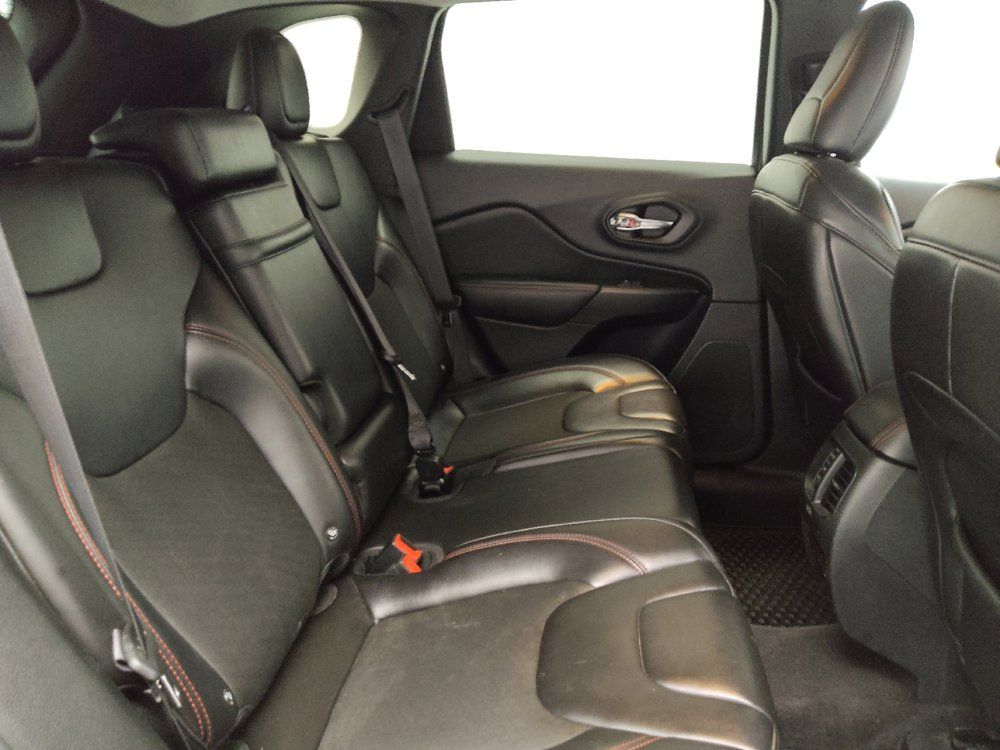 Used 2019 Jeep Cherokee Trailhawk w/ Comfort/Convenience Group AWD/4WD image 19