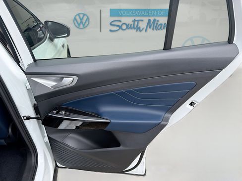 Certified 2025 Volkswagen ID.4 Pro S w/ ID.4 Black Package image 31