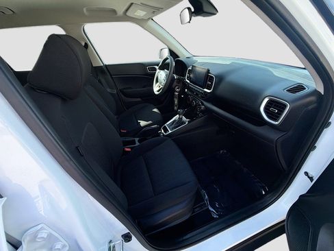 Used 2022 Hyundai Venue SE FWD image 28