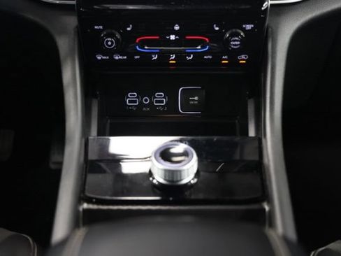 Used 2024 Jeep Grand Cherokee Altitude AWD/4WD image 33