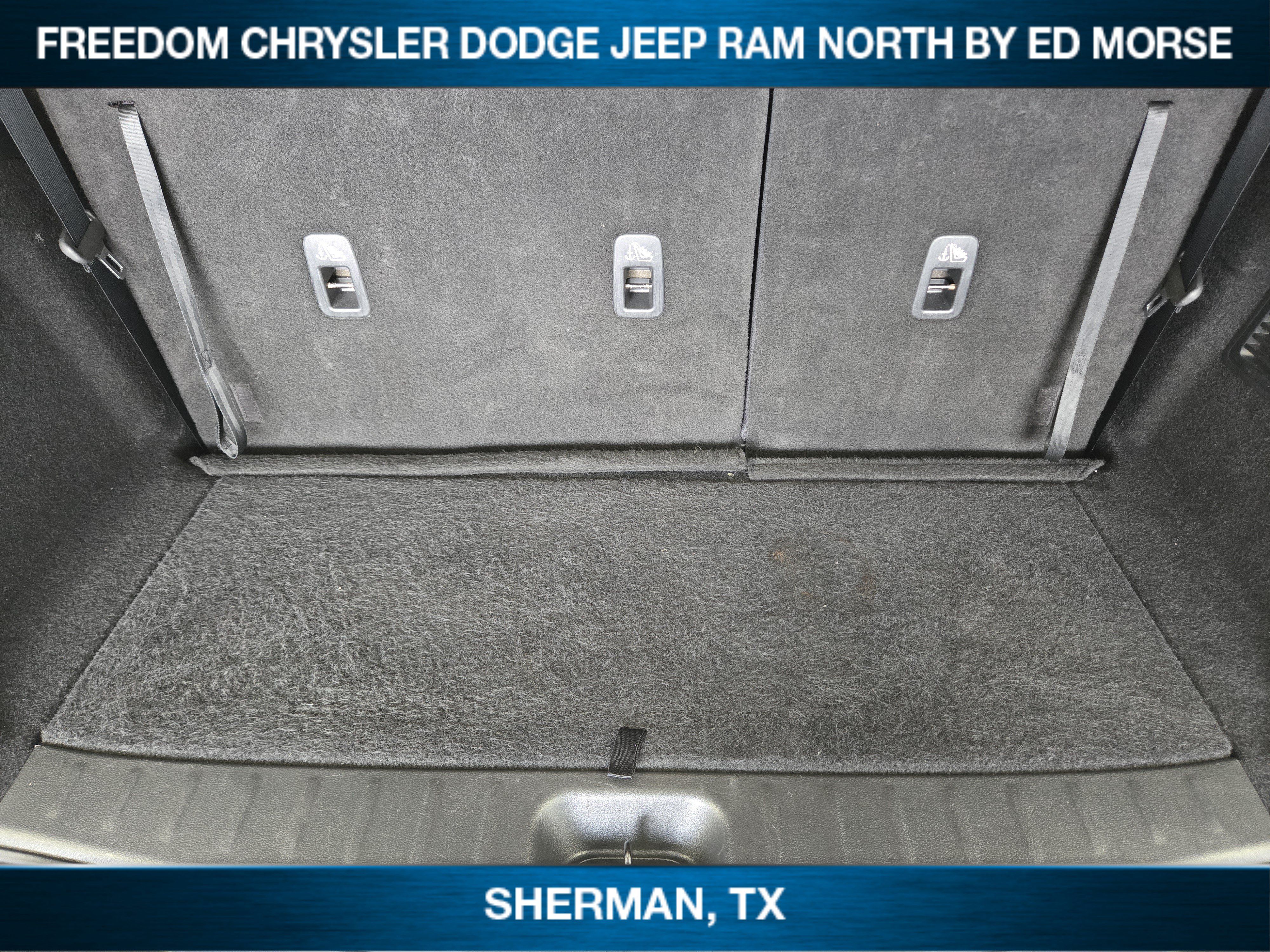 Used 2025 Nissan Pathfinder SV FWD image 23