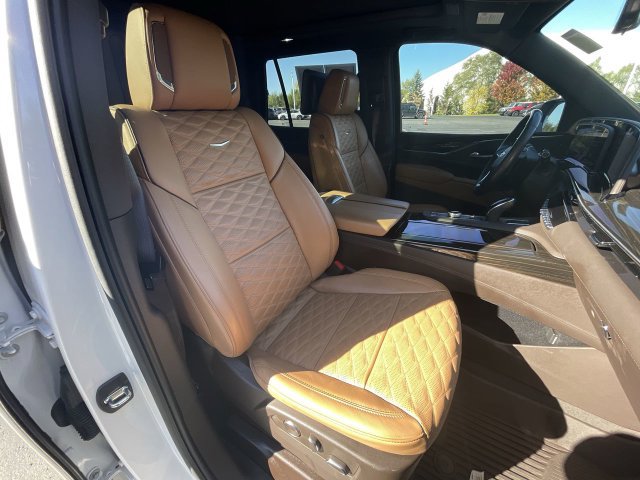 Used 2024 Cadillac Escalade Sport w/ Touring Package AWD/4WD image 29