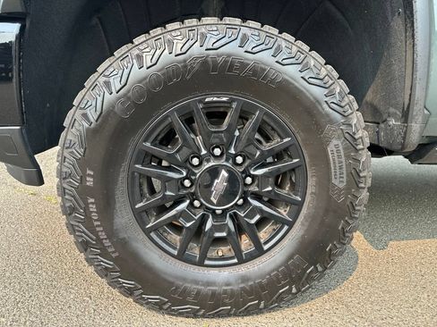 Used 2025 Chevrolet Silverado 2500 ZR2 w/ Technology Package AWD/4WD image 7