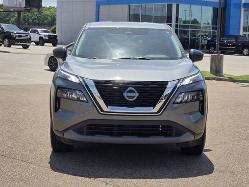 Used 2023 Nissan Rogue S AWD/4WD image 2