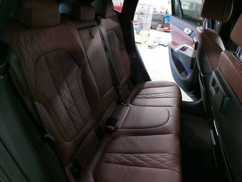 Used 2022 BMW X6 xDrive40i w/ M Sport Package image 12