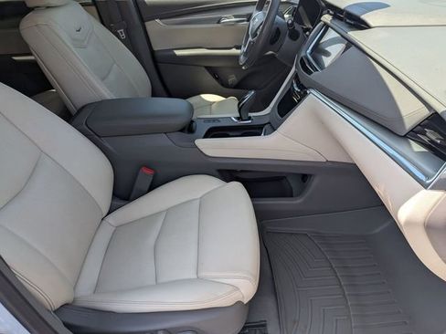 Used 2018 Cadillac XT5 Luxury w/ Driver Awareness Package AWD/4WD image 32