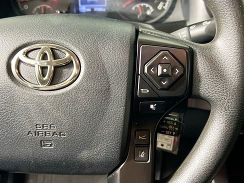 Used 2018 Toyota Tacoma SR image 18
