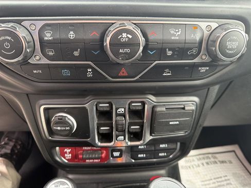 Used 2023 Jeep Wrangler Unlimited Rubicon 4xe w/ Cold Weather Group AWD/4WD image 19