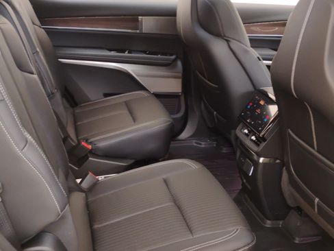 New 2026 Cadillac Vistiq Luxury w/ LPO, Floor Liner Package image 27