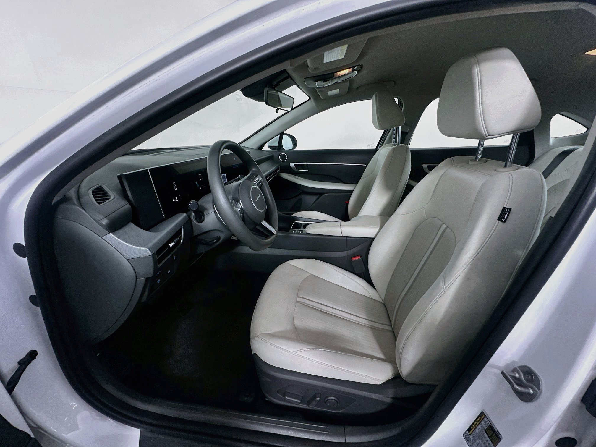 Used 2025 Hyundai Sonata SEL FWD image 13