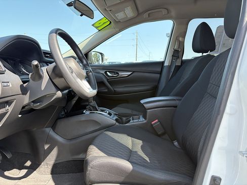 Used 2018 Nissan Rogue SV AWD/4WD image 15