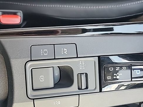Used 2025 Toyota Prius XLE FWD image 19