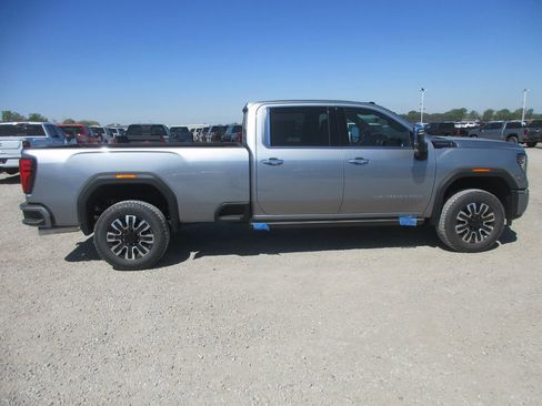 New 2026 GMC Sierra 3500 Denali Ultimate AWD/4WD image 3