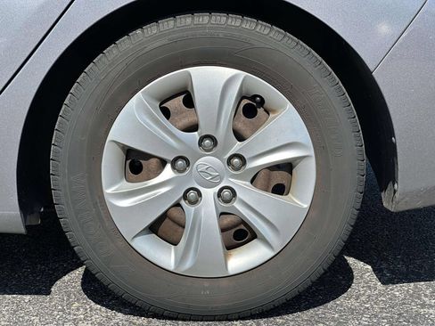 Used 2016 Hyundai Elantra SE FWD image 5