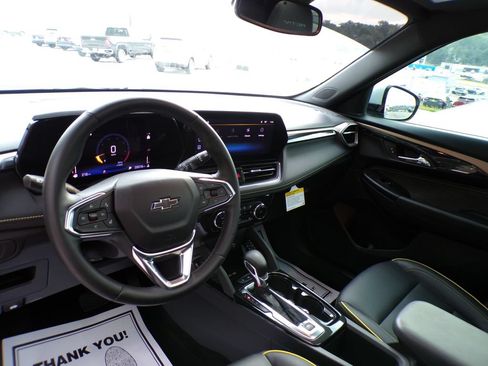 Used 2024 Chevrolet TrailBlazer ACTIV w/ Convenience Package FWD image 9