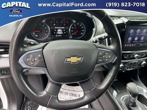 Used 2022 Chevrolet Traverse LT FWD image 24