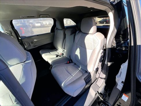 Used 2024 Toyota Sienna LE image 15