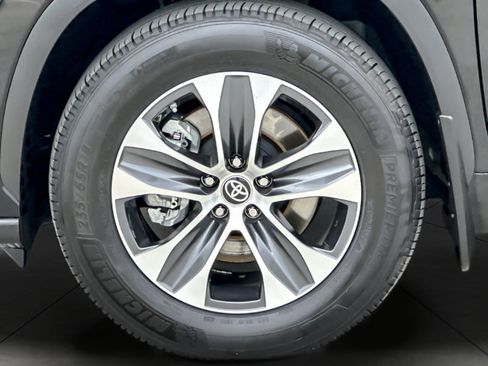 Used 2023 Toyota Highlander XLE image 26