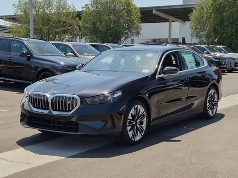 New 2027 BMW i5 eDrive40 w/ Premium Package RWD image 2