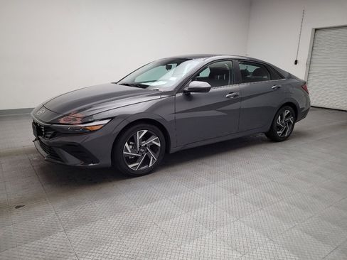 Used 2025 Hyundai Elantra SEL image 2