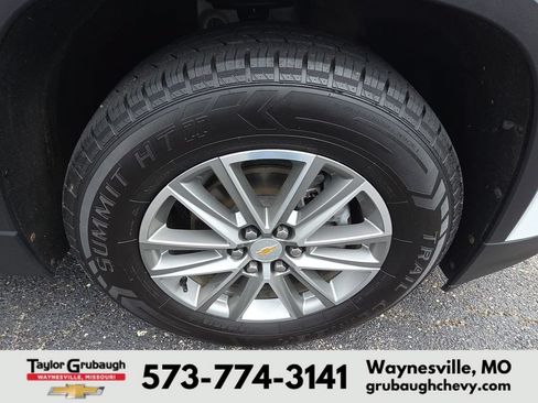 Used 2023 Chevrolet Traverse LT AWD/4WD image 10