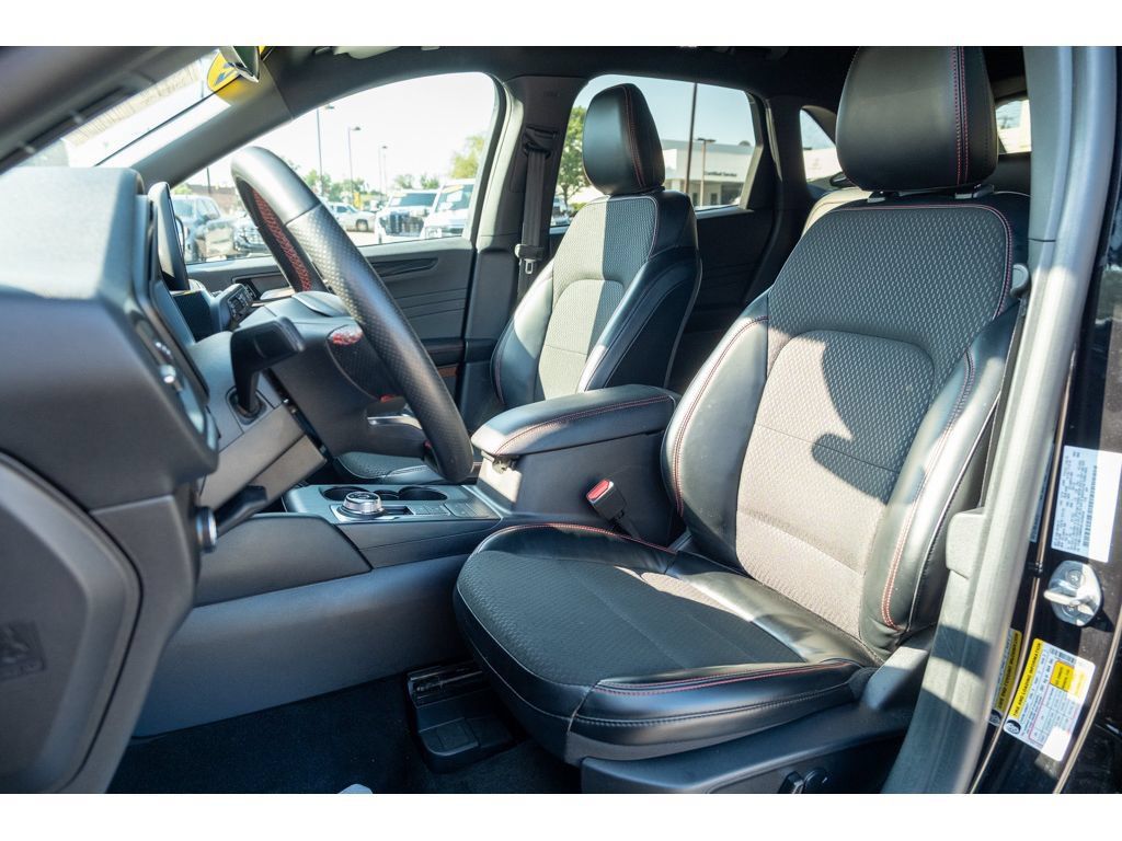Used 2025 Ford Escape ST-Line FWD image 12
