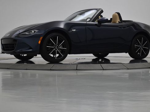 Certified 2025 MAZDA MX-5 Miata Grand Touring RWD image 16