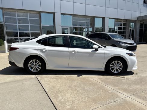 Used 2026 Toyota Camry LE FWD image 10
