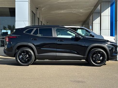 New 2026 Chevrolet Trax LT w/ Midnight Edition image 4