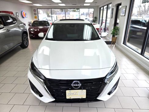 Used 2023 Nissan Altima 2.5 SV w/ SV Premium Package image 7