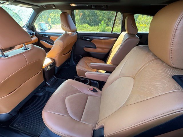 Used 2021 Toyota Highlander Platinum AWD/4WD image 19
