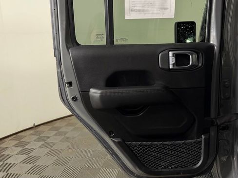 Used 2022 Jeep Wrangler Unlimited Sahara AWD/4WD image 23