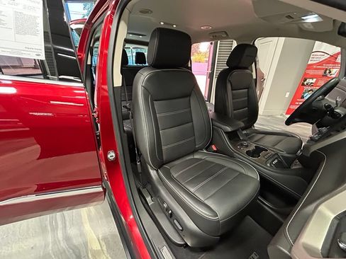 Used 2023 GMC Acadia Denali FWD image 4