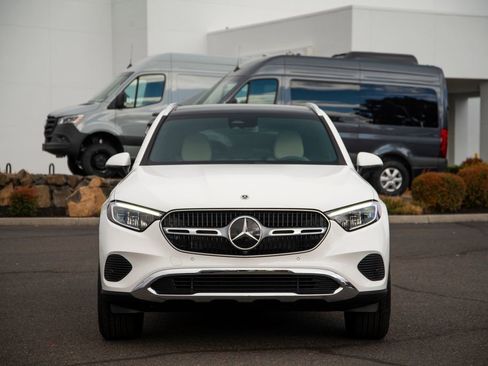 Used 2026 Mercedes-Benz GLC 300 4MATIC image 2