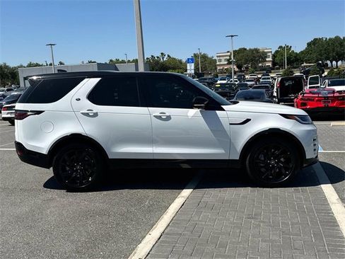 New 2025 Land Rover Discovery Dynamic SE image 7