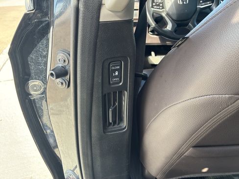 Used 2019 Honda Odyssey Elite image 18