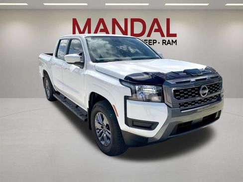 Used 2025 Nissan Frontier SV RWD image 3