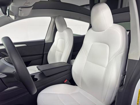 Used 2023 Tesla Model Y Long Range image 38