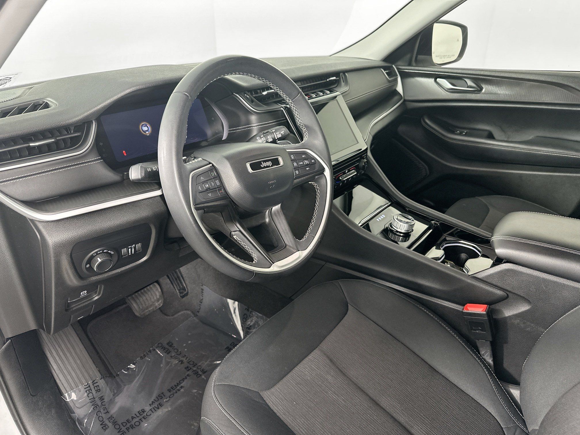 Used 2023 Jeep Grand Cherokee Laredo AWD/4WD image 9
