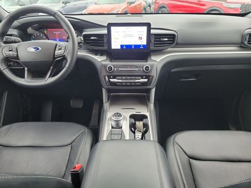 Certified 2020 Ford Explorer XLT w/ Comfort Package image 11