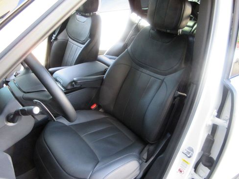 Used 2025 Land Rover Range Rover Sport SE image 13