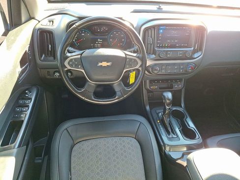 Used 2022 Chevrolet Colorado Z71 image 2