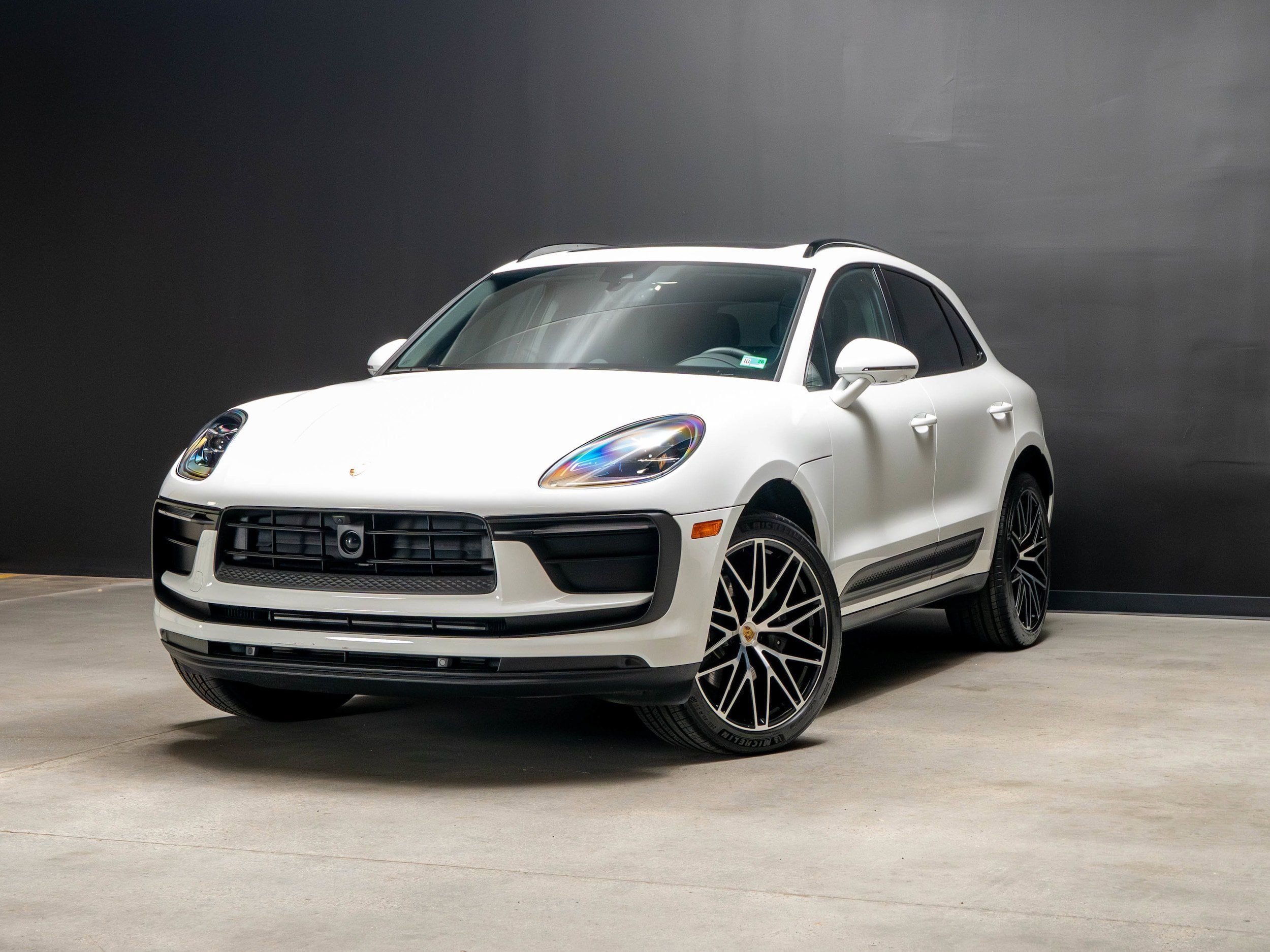 Certified 2026 Porsche Macan AWD/4WD image 1