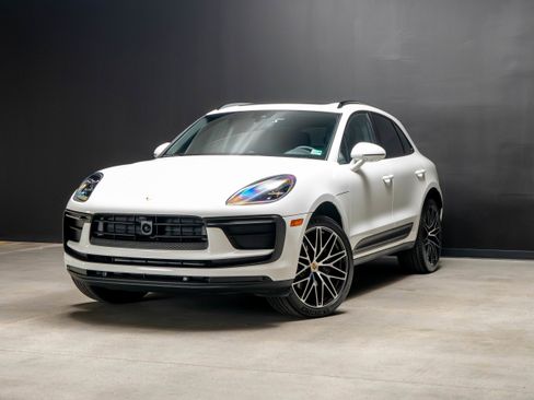 Certified 2026 Porsche Macan AWD/4WD image 1