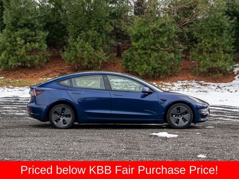 Used 2022 Tesla Model 3 Standard Range image 10