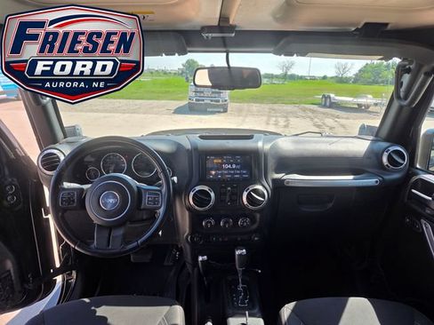 Used 2018 Jeep Wrangler Unlimited Sahara w/ Connectivity Group AWD/4WD image 17