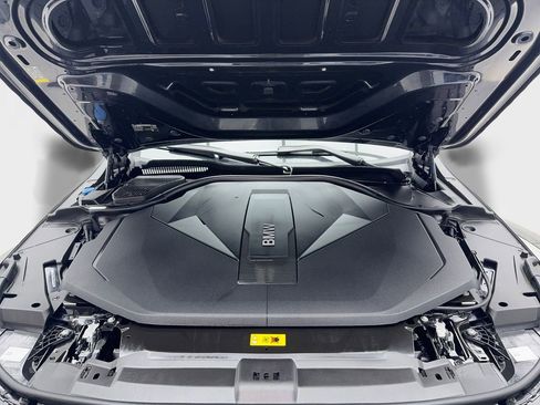 Used 2025 BMW i5 eDrive40i w/ Executive Package image 11