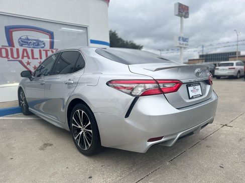 Used 2018 Toyota Camry SE image 32