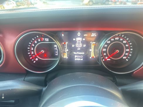 Used 2021 Jeep Wrangler Unlimited Rubicon w/ Xtreme Recon 35" Tire Package image 41