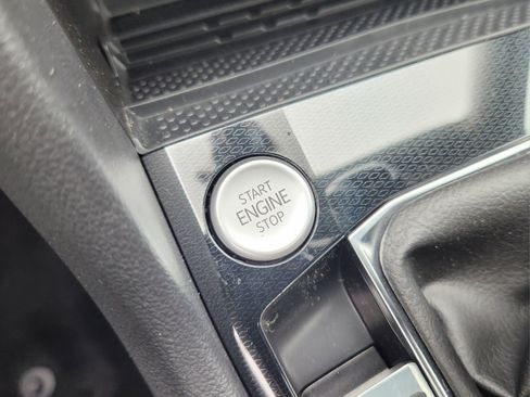 Certified 2025 Volkswagen Taos SEL AWD/4WD image 16